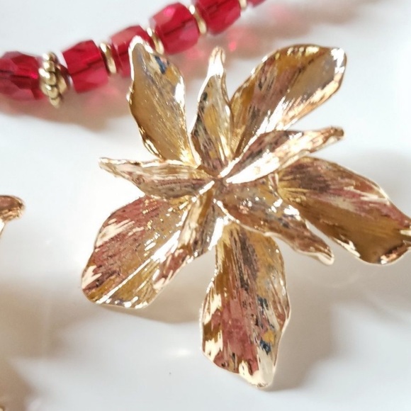 Gold Flower Earrings - Picture 4 of 9
